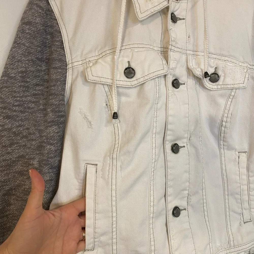Free People Distressed White Denim Jacket - Size Large - Picture 4 of 10
